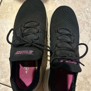 Skechers Women's Black and Pink Sneakers